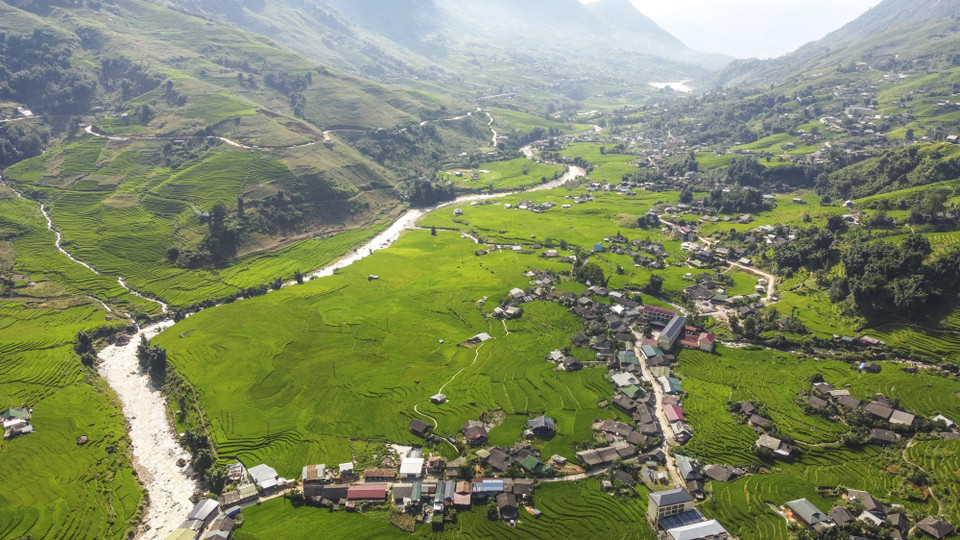 La vallée de Ta Van, dans la province de Lao Cai, fascine avec ses belles rizières en terrasses entourant les hameaux. Photo : VNA
