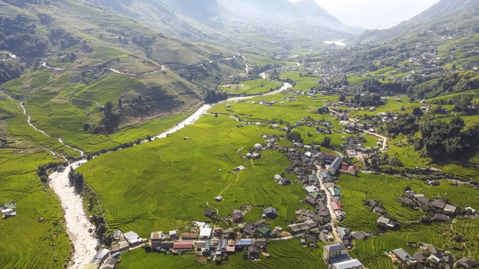 La vallée de Ta Van, dans la province de Lao Cai, fascine avec ses belles rizières en terrasses entourant les hameaux. Photo : VNA