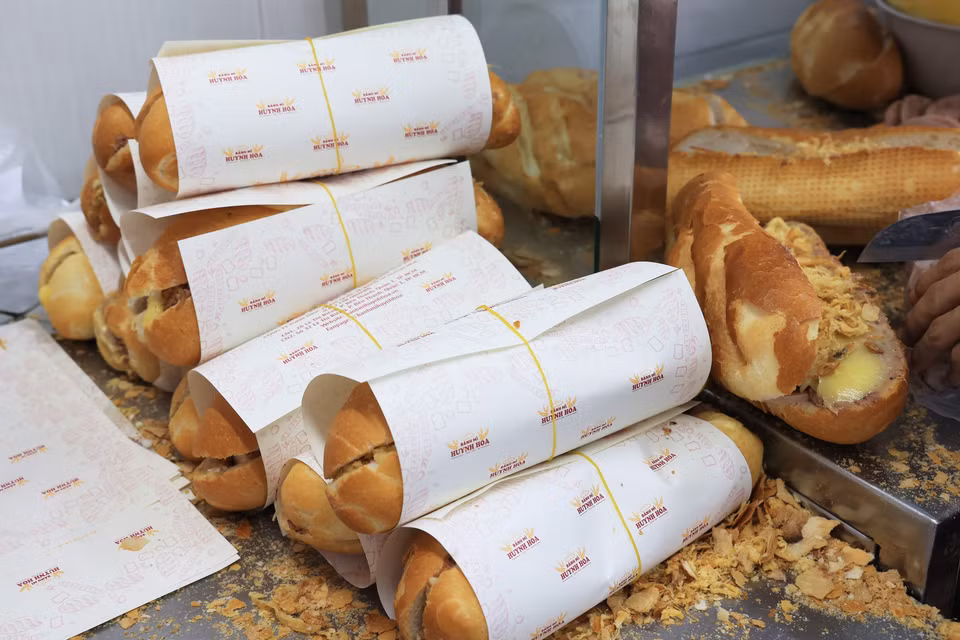 En juin dernier, le "bánh mì" vietnamien a figuré déjà parmi les 10 meilleurs sandwichs au monde. Photo: VNA