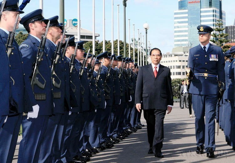 Cérémonie d'accueil du secrétaire général du Parti communiste du Vietnam, Nông Duc Manh, en visite officielle en Nouvelle-Zélande, le 10 septembre 2009. Photo: VNA