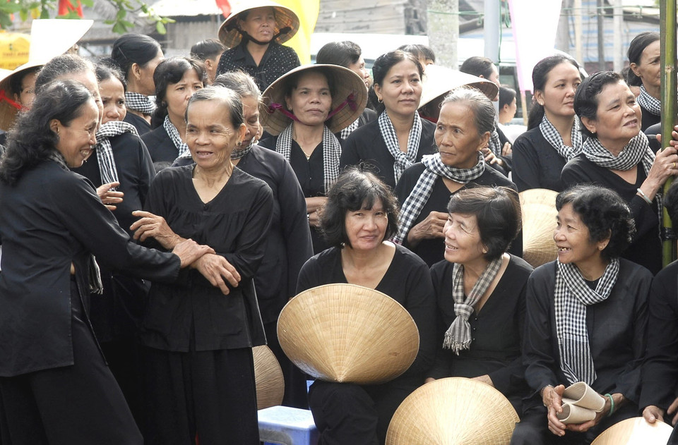 Rencontre de membres de l’Armée aux cheveux longs dans la commune de Dinh Thuy, district de Mo Cay, province de Ben Tre, en l'honneur du 50e anniversaire du mouvement Dong Khoi, le 17 janvier 2010. Photo: VNA