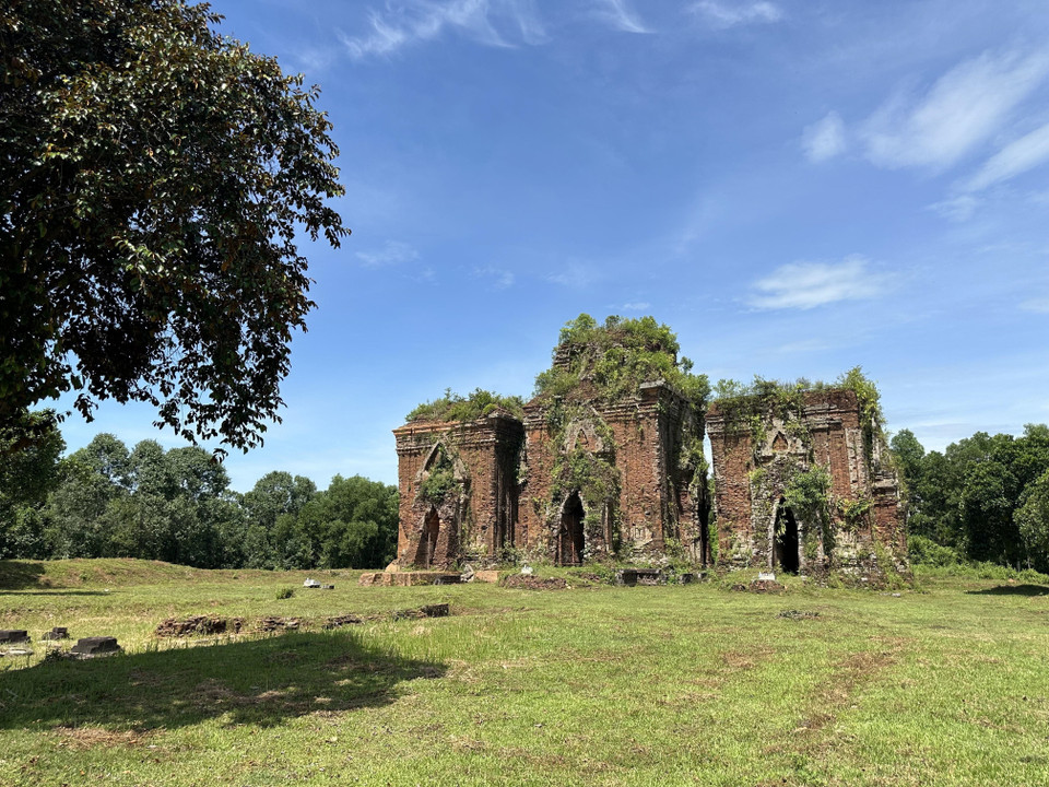 Le groupe de tours de Chiên Dan comprend trois tours, contruits à la fin du XIe siècle au début du XIIe siècle. Photo: VNA
