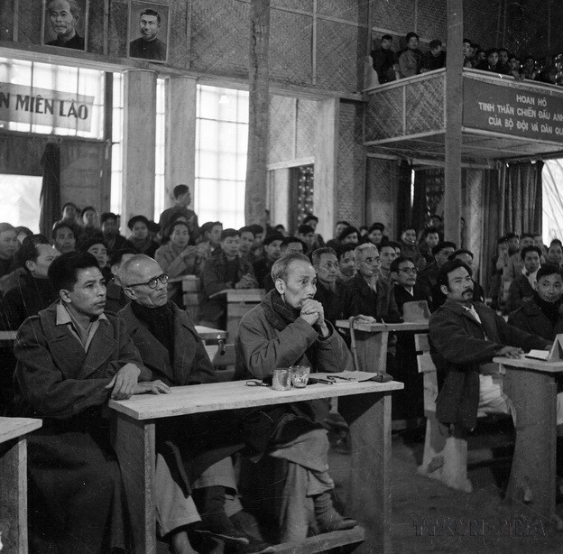 En février 1948, à Viet Bac, le Président Hô Chi Minh participa au congrès national du Comité Lien Viet. Photo : VNA