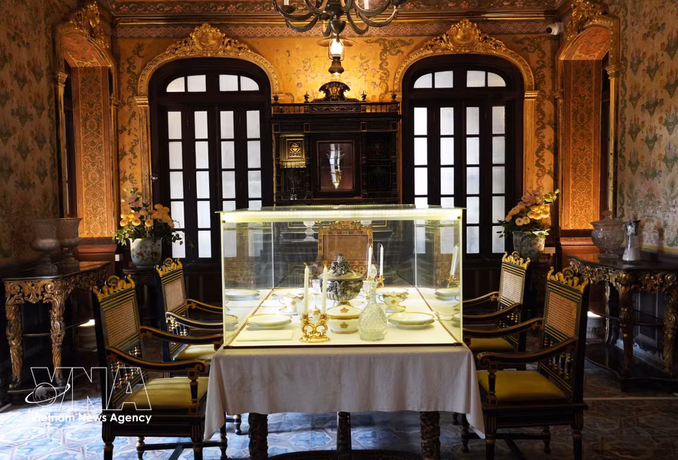 La salle à manger du palais An Dinh. Photo: VNA