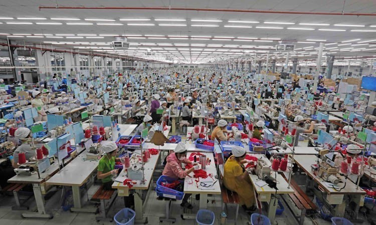 Usine SCAVI Huê, détenue à 100% par le Groupe Financier B’Lao (France), spécialisée dans la production de sous-vêtements, vêtements de sport et de protection… ,dans la zone industrielle de Phong Diên, province de Thua Thiên Huê. Photo : VNA