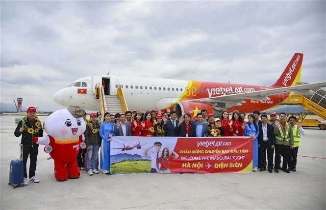 Le 1er mai 2024, la compagnie aérienne Vietjet a lancé le vol direct reliant Diên Biên à la capitale Hanoï. Photo: VNA