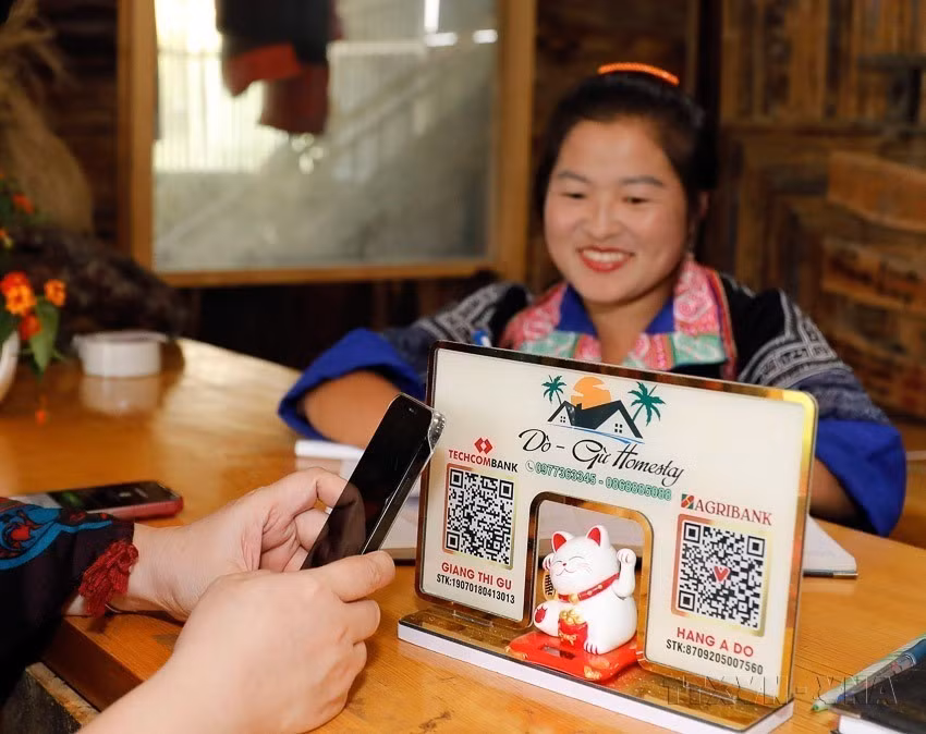 Le mouvement "Tout le pays s’engage dans l’innovation et la transformation numérique" contribue à promouvoir le développement de tous les aspects de la vie sociale. Sur la photo : le paiement par QR code est désormais accessible même dans les régions les plus reculées. Photo: VNA