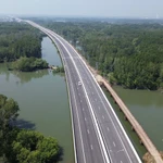 La section de l'autoroute Ben Luc-Long Thanh traversant la mangrove du district de Nhon Trach (province de Dong Nai). (Photo : VNA)
