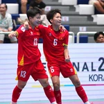 L'équipe féminine vietnamienne de futsal célèbre sa victoire contre l'Indonésie - Photo : FA Thaïlande