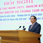 Le Premier ministre Pham Minh Chinh s'exprime lors de la conférence. Photo: VNA