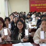 Toutes les informations des étudiants de l’Université de médecine de Vinh ont été mises à jour via l’application VNeID. Photo: VNA