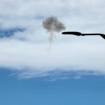 De la fumée s'élève au-dessus de Jérusalem, en Israël, le 28 février 2026. Photo : Xinhua/VNA