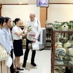 La poterie de Chu Dâu émerveille les invités de l'APEC à Hai Phong