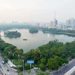 Les espaces verts du parc Thong Nhat contribuent à purifier et à réguler le climat et à préserver le rythme naturel de la ville. Photo : VNA