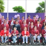 L'équipe paralympique vietnamienne assiste à la cérémonie de levée du drapeau des 12èmes Jeux paralympiques de l'ASEAN au Cambodge. Photo : VNA