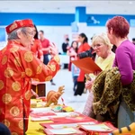 Lors du programme « Tet de la communauté pour saluer le Printemps du Cheval 2026 » tenu dans la soirée du 13 février, à Budapest, en Hongrie. Photo : VNA