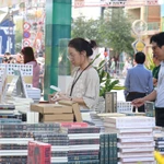 Véritable rendez-vous culturel incontournable depuis plus d’une décennie, cet événement vise à promouvoir la culture de la lecture tout en offrant aux citoyens une expérience de célébration du Nouvel An lunaire axée sur l’enrichissement intellectuel et spirituel. Photo : VNA