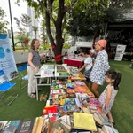 L'espace des livres d’occasion a connu un franc succès. Photo: CVN/VNA