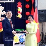 L’ambassadrice du Vietnam en Turquie, Dang Thi Thu Ha et le vice-gouverneur d'Istanbul, Mehmet Sülün. Photo: VNA