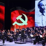 Le spectacle musical exceptionnel intitulé "Le Parti au printemps de la Grande Victoire". Photo: VNA