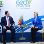Le Premier ministre Pham Minh Chinh rencontre la présidente de la Commission européenne (CE), Ursula von der Leyen, lors du sommet du G20 en 2024 au Brésil. (Photo : VNA)