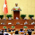 Débat lors de la 10e session de la 15e Assemblée nationale. Photo: VNA