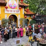 Un grand nombre de bouddhistes assiste aux célébrations du Vesak 2025. Photo: VNA