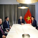 Le secrétaire général To Lam s’entretient par téléphone avec l’ancien sénateur américain Patrick Leahy. Photo: VNA