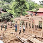 Le Premier ministre a ordonné aux dirigeants locaux de parachever la « Campagne Quang Trung » lancée par lui-même pour accélérer la reconstruction des maisons détruites ou endommagées après les catastrophes naturelles. Photo : https://baochinhphu.vn/