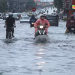 La zone située au pied du pont Niem, dans le quartier d’An Bien, à Hai Phong, est fortement inondée. Photo : VNA