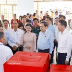 Le 5 mars, le président de l'Assemblée nationale, Tran Thanh Manh, a effectué une inspection de terrain au bureau de vote n° 4, circonscription électorale n° 17 – quartier de Tan Trieu, province de Dong Nai. Photo : VNA