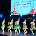 Performance de Kalinka lors du programme artistique « Hanoi - Les sons de mille ans ». Photo : VOV