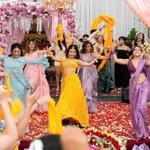 Des acteurs indiens lors du tournage d'une scène au Vietnam. (photo : nhandan.vn)