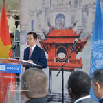 Le vice-ministre des Affaires étrangères Ngo Le Van, président de la Commission nationale vietnamienne pour l'UNESCO s'exprime à l'événement. Photo : VNA