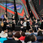 Le 10 février, lors de la Foire de Printemps 2026 au VEC, un spectacle de danse présenté par des artistes de l'Opéra et du Ballet National du Vietnam a attiré un large public. Photo : VNA
