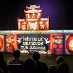 La pièce « Thang Long Capital » est présentée en avant-première dans un espace immersif faisant appel à la technologie du mapping 3D. Photo : VNA