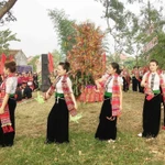 Des jeunes filles de l'ethnie Thai au festival Het Cha. Photo : VNA
