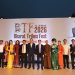 Le ministre Dao Ngoc Dung et la délégation l'accompagnant posent pour une photo lors du Bharat Tribes Fest 2026. Photo : VNA