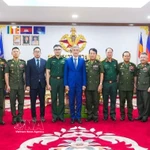 L'ambassadeur Nguyen Minh Vu est allé adresser ses vœux au Commandement général des Forces armées royales cambodgiennes, à l’occasion du Nouvel An traditionnel Chol Chnam Thmey 2026. Photo: VNA