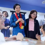 La visite de l'épouse Ngo Phuong Ly au Centre Asilo de San Vicente de Paul à Manille, institution caritative séculaire fondée en 1885, a revêtu une signification profonde en coïncidant avec la Journée internationale de l'enfance. Photo : VNA