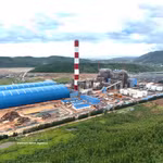 Projet majeur du plan de développement énergétique du Vietnam, le projet de la centrale thermique de Quang Trach 1 devrait jouer un rôle crucial dans la garantie de la sécurité énergétique nationale. Photo : VNA