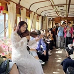 Le Train du Café de Da Lat offre des paysages enchanteurs et des récits culturels, le tout accompagné d’un arôme persistant de café vietnamien. Photo : internet