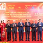Le président de l’Assemblée nationale Trân Thanh Mân et d'autres dirigeants de haut rang à la cérémonie. Photo: daibieunhandan.vn