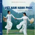 La couverture de l’ouvrage photographique "Happy Vietnam". Photo : VNA