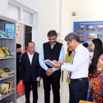 Les délégués visitent l'Espace culturel indien. Photo: VNA