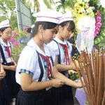 Lors de la cérémonie d’hommage aux victimes du massacre de Son My à Quang Ngai tenue dans la matinée du 16 mars 2026. Photo : VNA