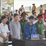 Les accusés lors du procès du 12 novembre 2025. Photo : VNA