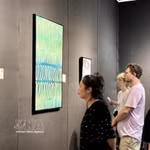 Des visiteurs à l'exposition. Photo : VNA