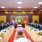 Entretien entre le Premier ministre Pham Minh Chinh et son homologue cambodgien Hun Manet. Photo: VNA