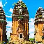 Les tours Duong Long sont édifiées par les Chams entre la fin du XIIe et le début du XIIIe siècle. Photo: nhandan.vn